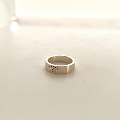 《第三の目 Pinky Ring》